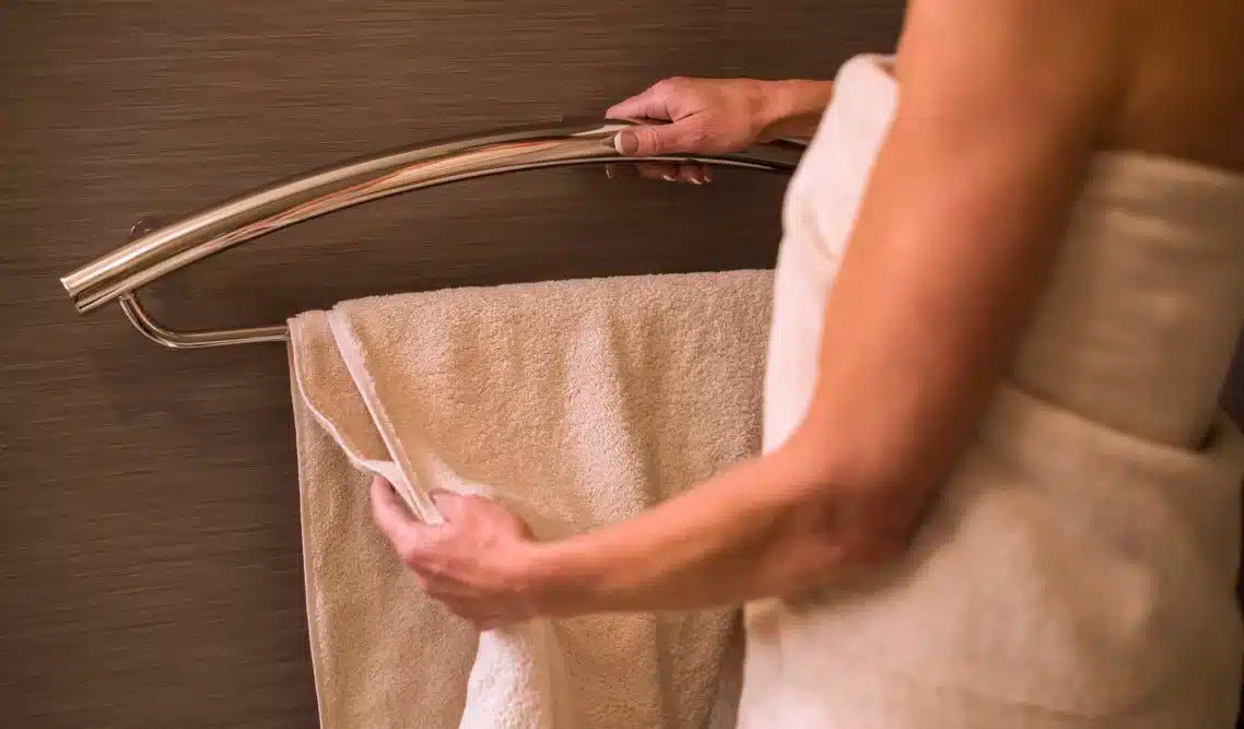 Invisia Towel Bar